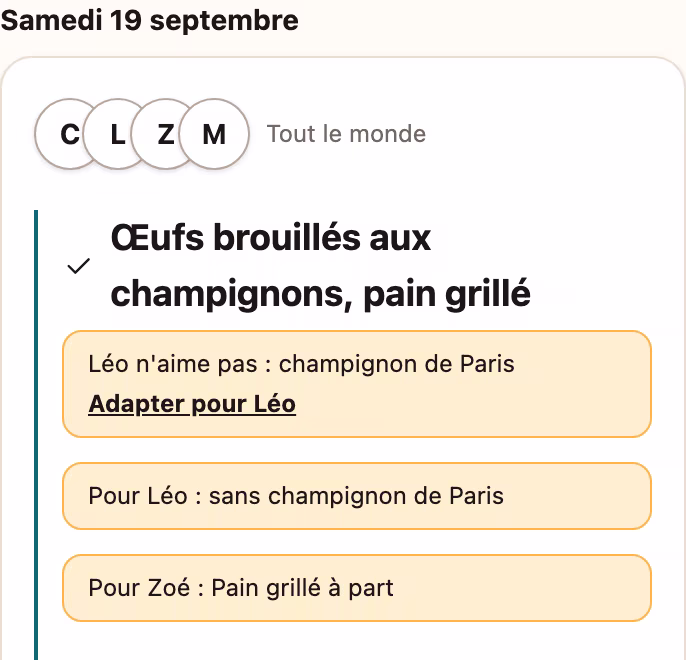La même carte une fois validée : « Pour Léo : sans champignon de Paris » et « Pour Zoé : pain grillé à part », deux versions d'un seul plat.